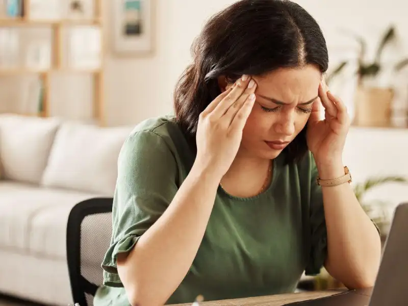 سرگیجه چیست؟ بررسی «سبکی سر» با «چرخش»